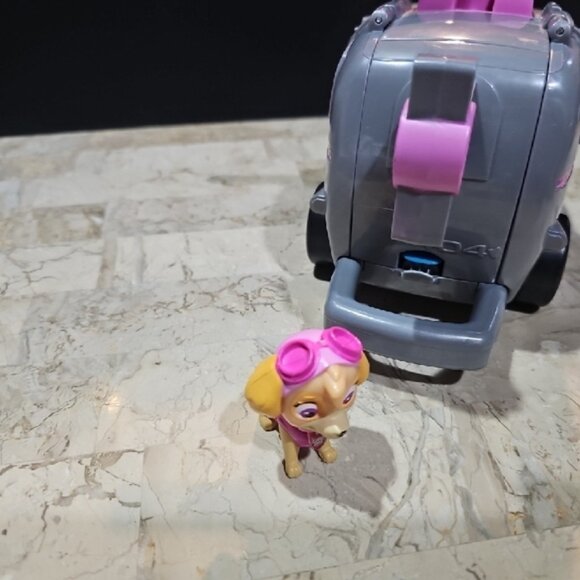 Paw Patrol Skye's Helicopter Transforming toy, Large- Pink and Gray - Picture 4 of 12